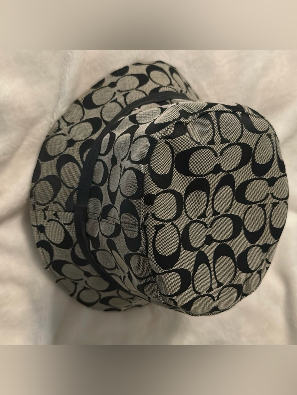 Coach bucket hat used like new condition